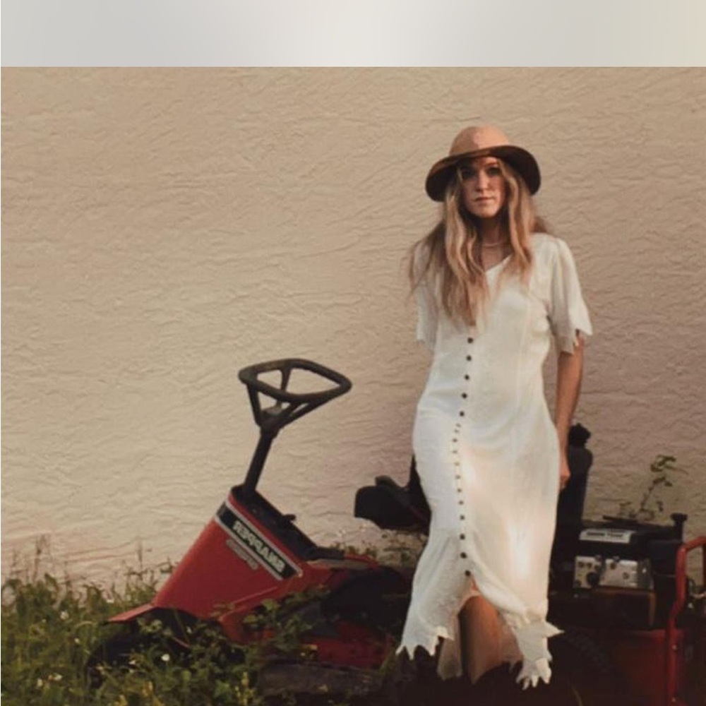 Chic White Button-Front Maxi Dress - image 4